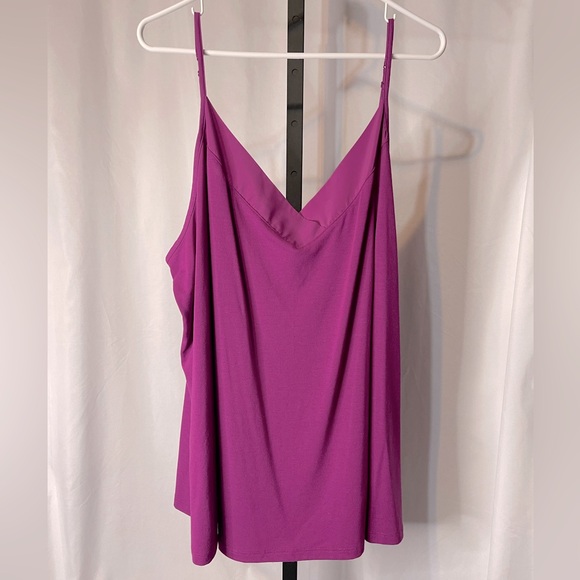 V-neck cami with delicate neckline detail - Picture 1 of 7